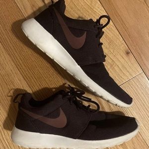 Nike roshe port wine